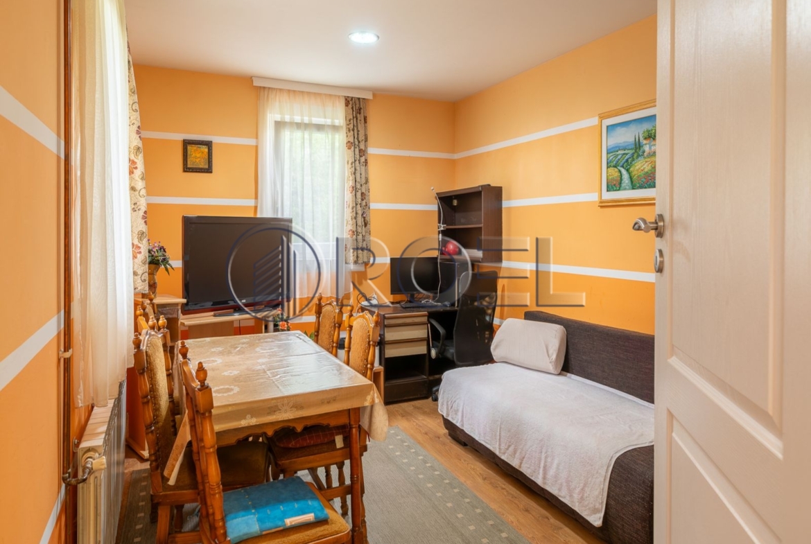 Land area 815 m2 with house, Zagreb, Dubrava, Miroševečka