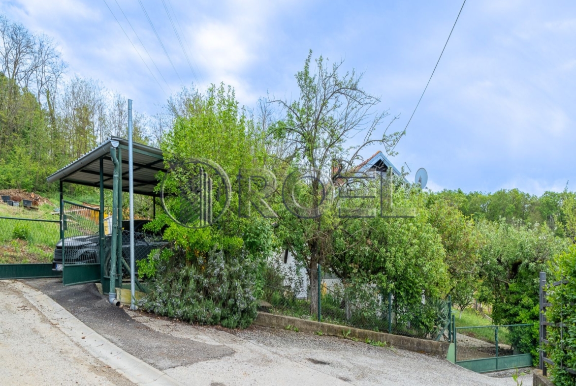 Land area 815 m2 with house, Zagreb, Dubrava, Miroševečka