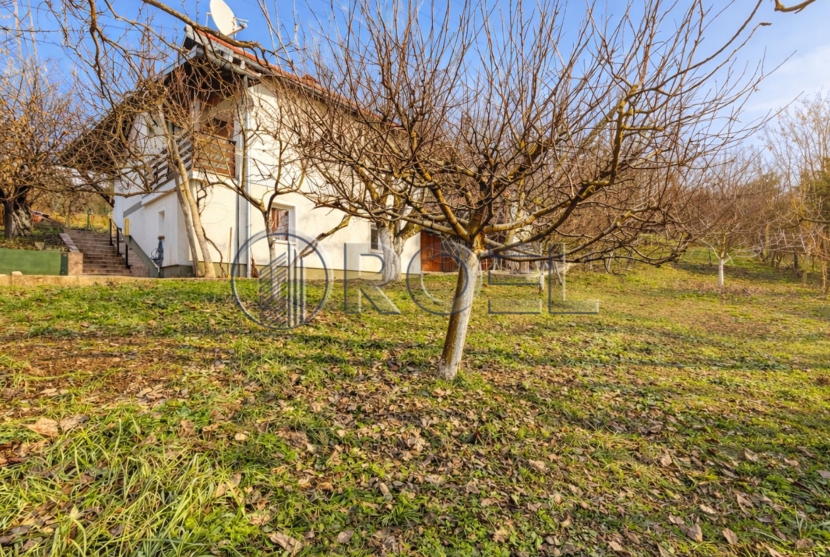 Land area 815 m2 with house, Zagreb, Dubrava, Miroševečka