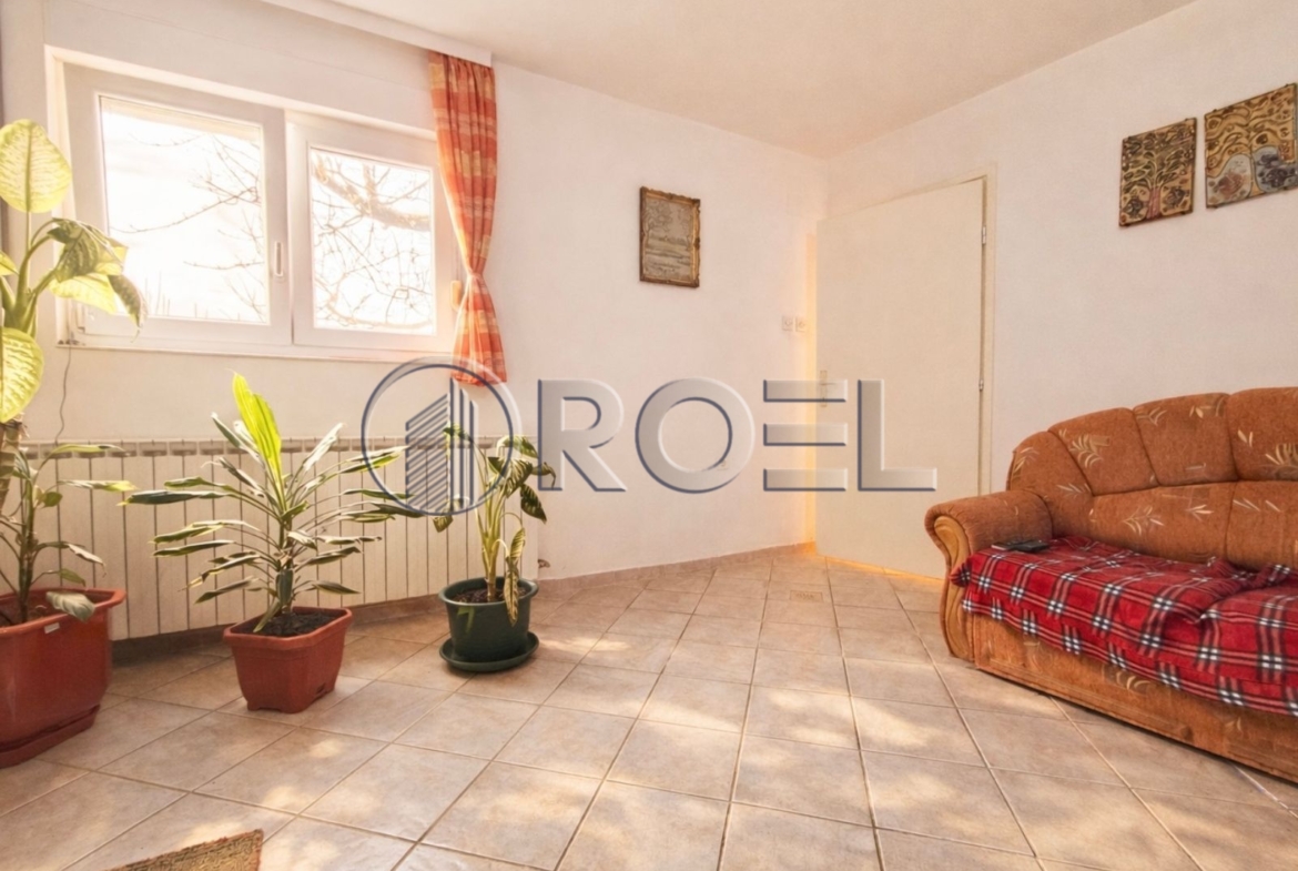 Land area 815 m2 with house, Zagreb, Dubrava, Miroševečka