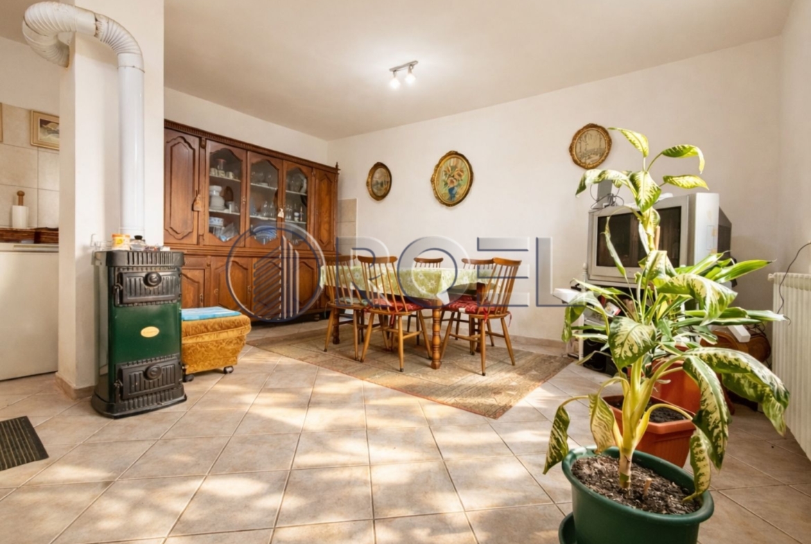 Land area 815 m2 with house, Zagreb, Dubrava, Miroševečka