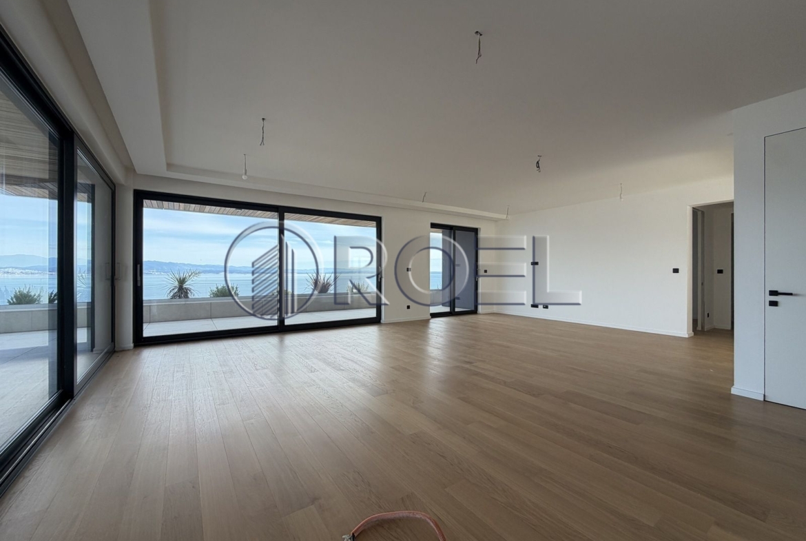Four-bedroom apartment with swimming pool, new development, 217 m², Opatija