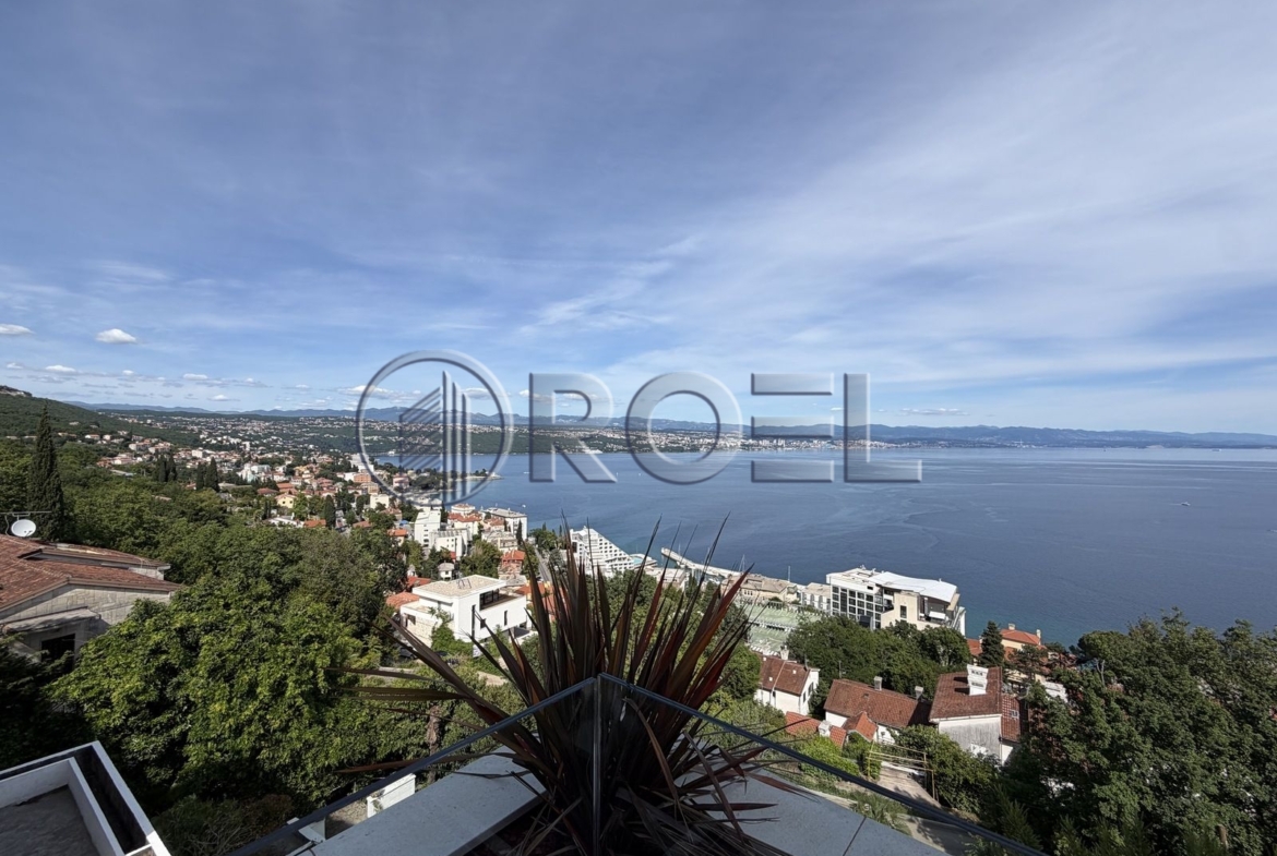 Four-bedroom apartment with swimming pool, new development, 217 m², Opatija