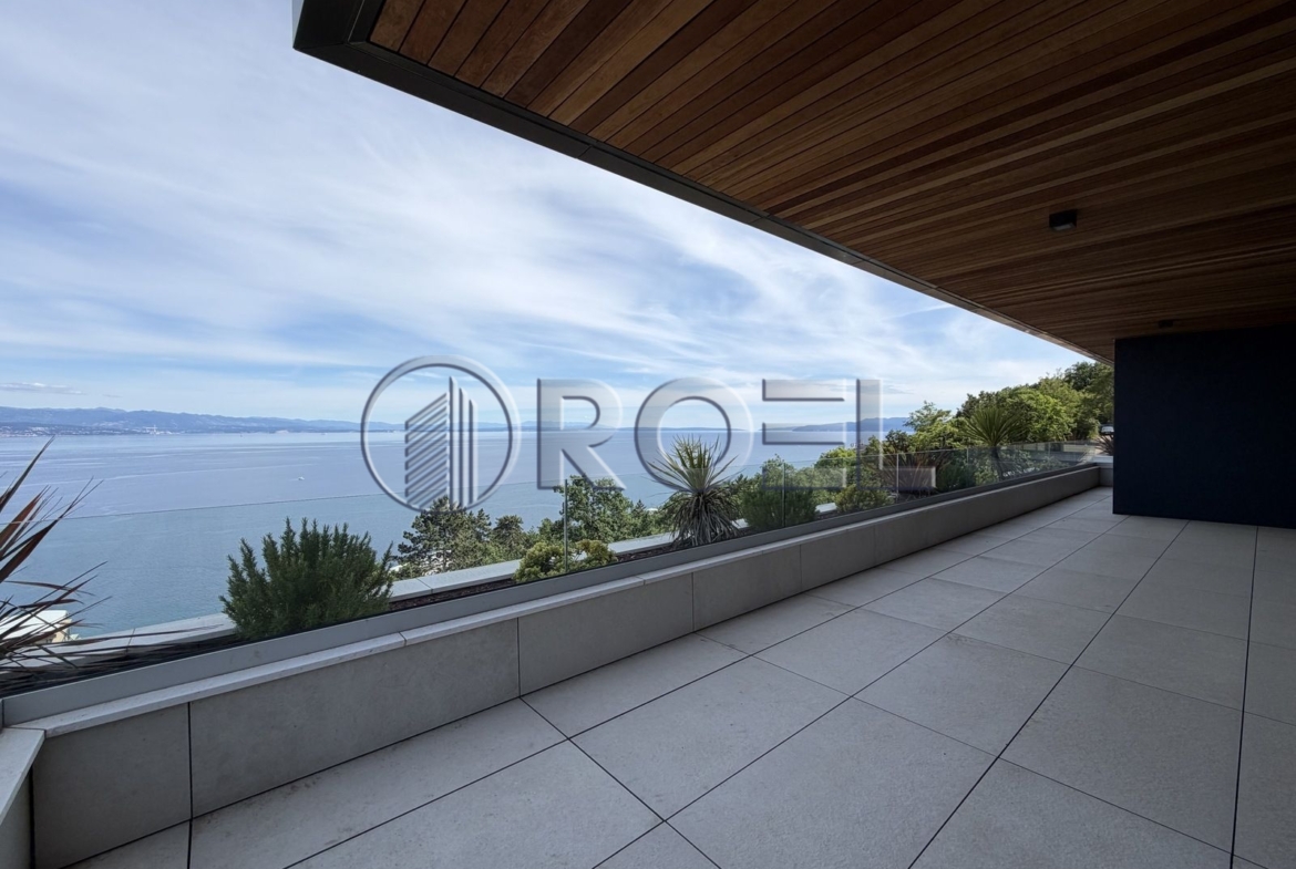 Four-bedroom apartment with swimming pool, new development, 217 m², Opatija
