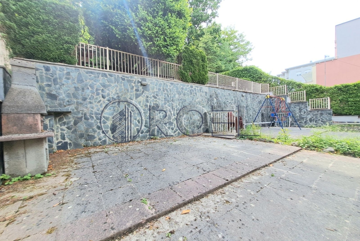 Zagreb, Nemetova ulica, četverosobni stan 119 m2 s vrtom i garažom