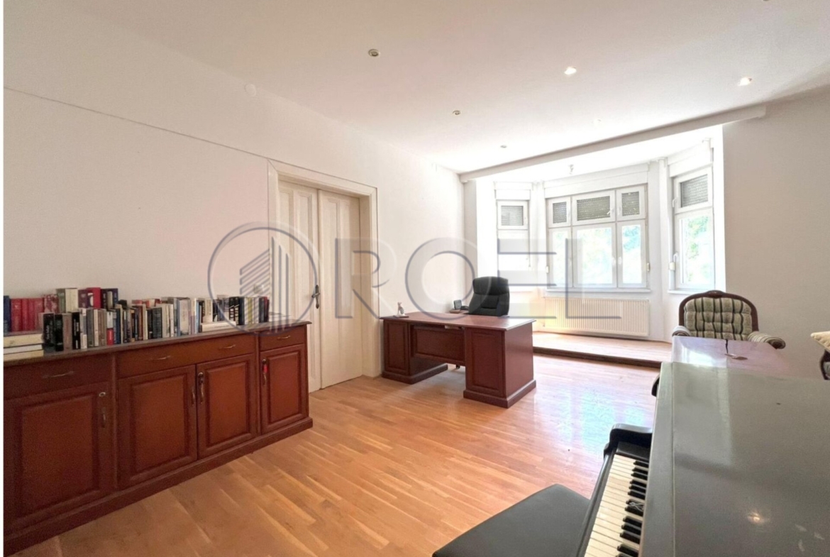 Zagreb, Ribnjak, Četverosobni stan s vrtom, NKP 155 m2, Prodaja