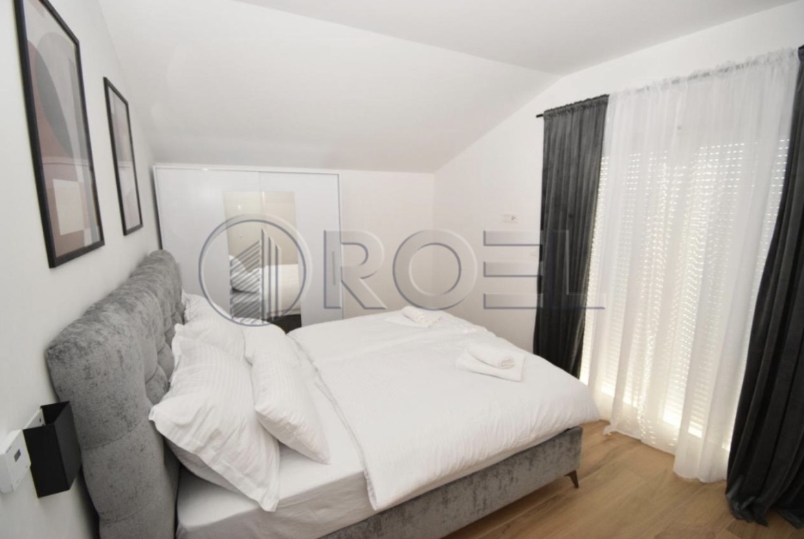 Luksuzna vila s bazenom u okolici Zadra 449 m2