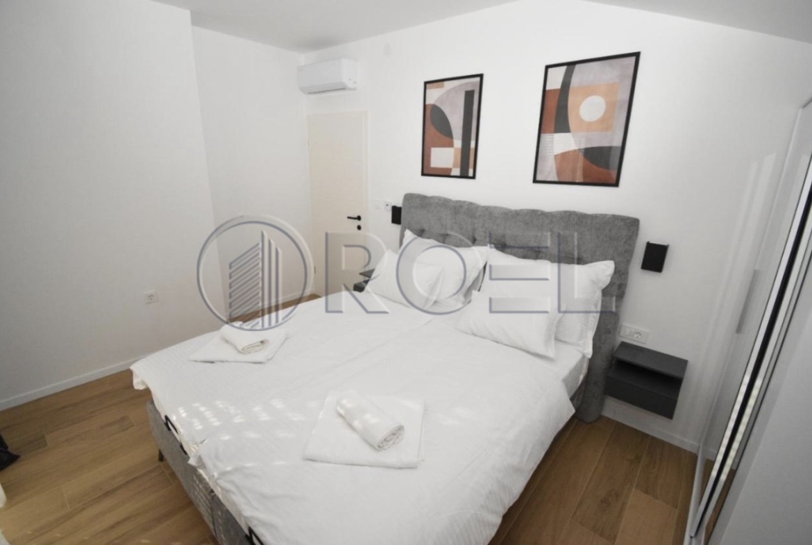 Luksuzna vila s bazenom u okolici Zadra 449 m2