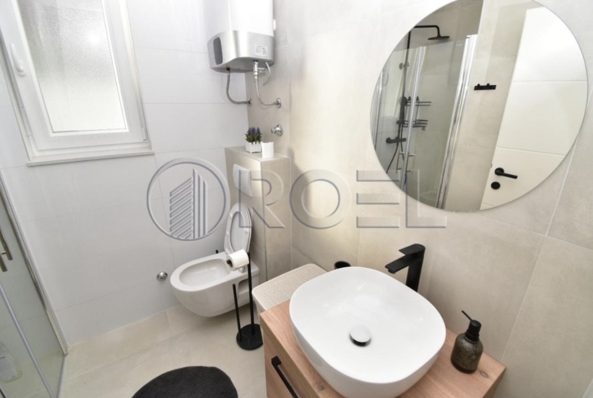 Luksuzna vila s bazenom u okolici Zadra 449 m2