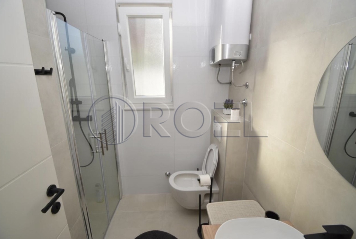 Luksuzna vila s bazenom u okolici Zadra 449 m2