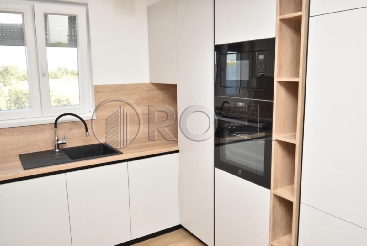 Luksuzna vila s bazenom u okolici Zadra 449 m2