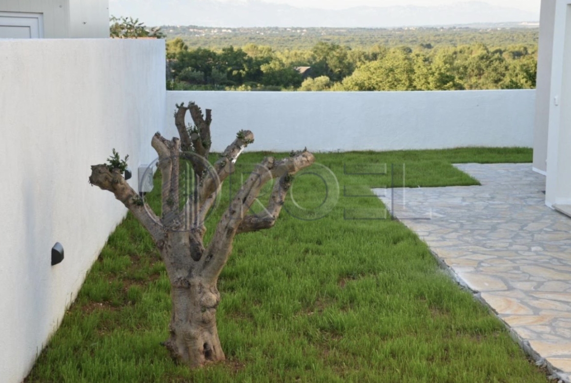 Luksuzna vila s bazenom u okolici Zadra 449 m2