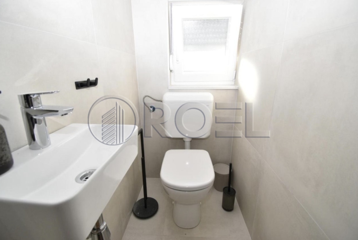 Luksuzna vila s bazenom u okolici Zadra 449 m2