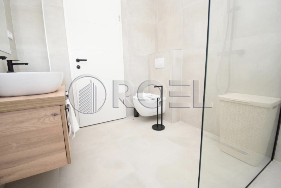 Luksuzna vila s bazenom u okolici Zadra 449 m2