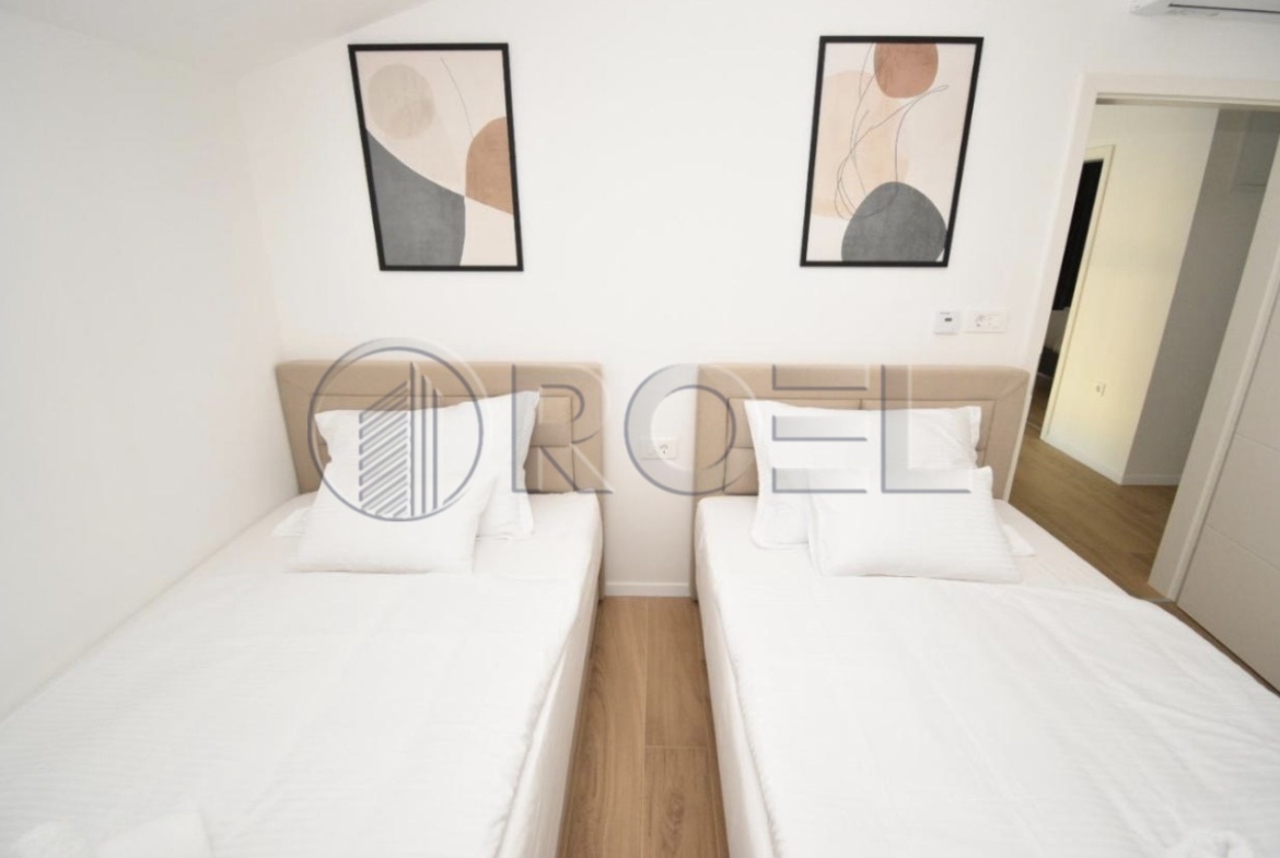 Luksuzna vila s bazenom u okolici Zadra 449 m2