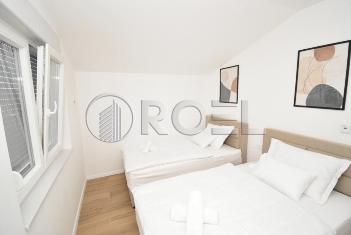Luksuzna vila s bazenom u okolici Zadra 449 m2