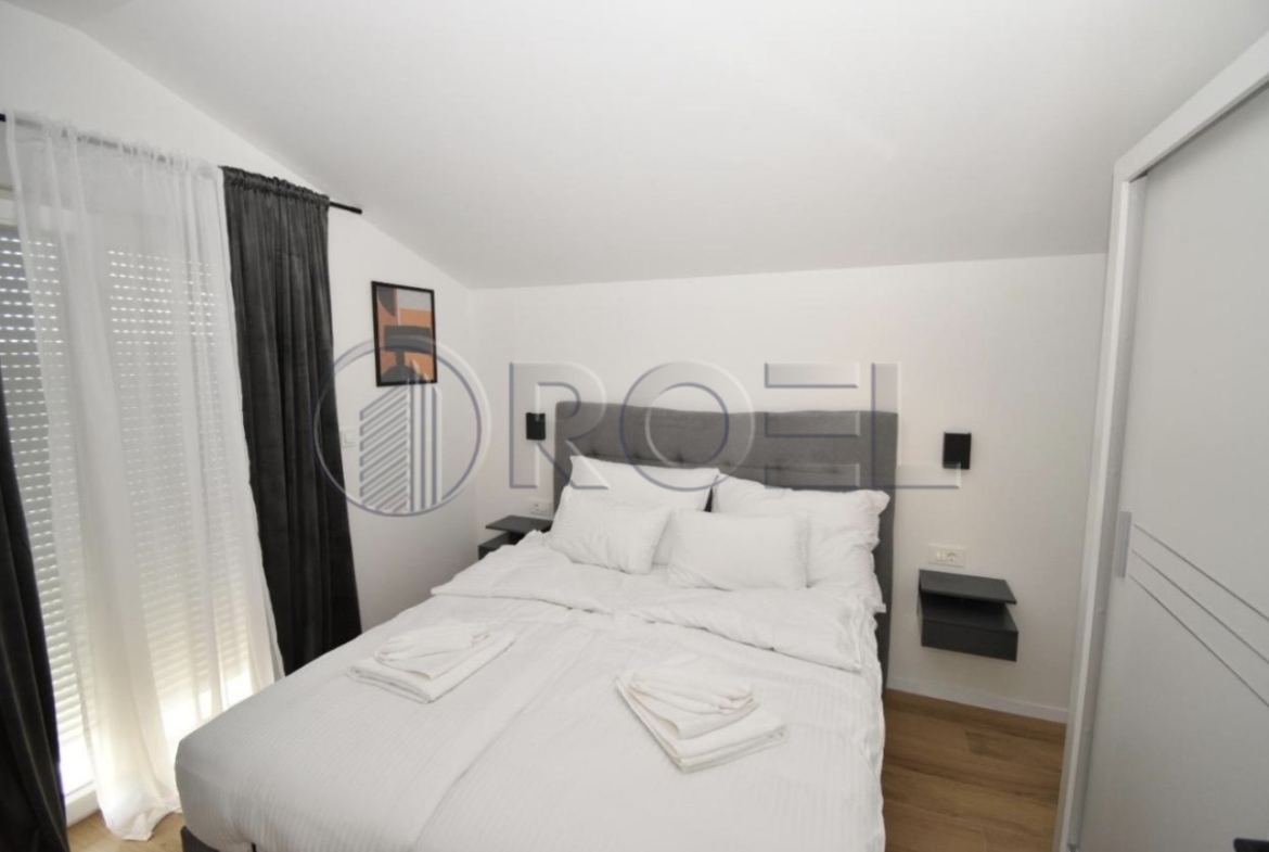 Luksuzna vila s bazenom u okolici Zadra 449 m2