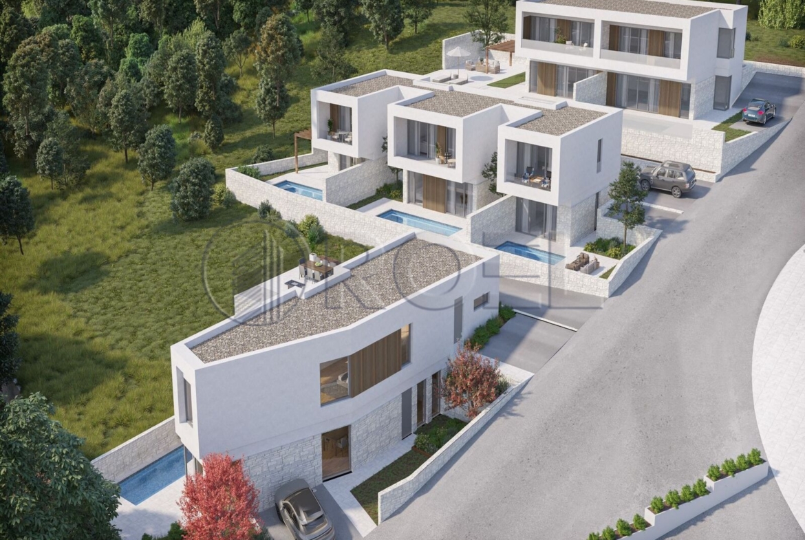 Crikvenica, dvoetažna kuća 79,3 m2 s bazenom, prodaja