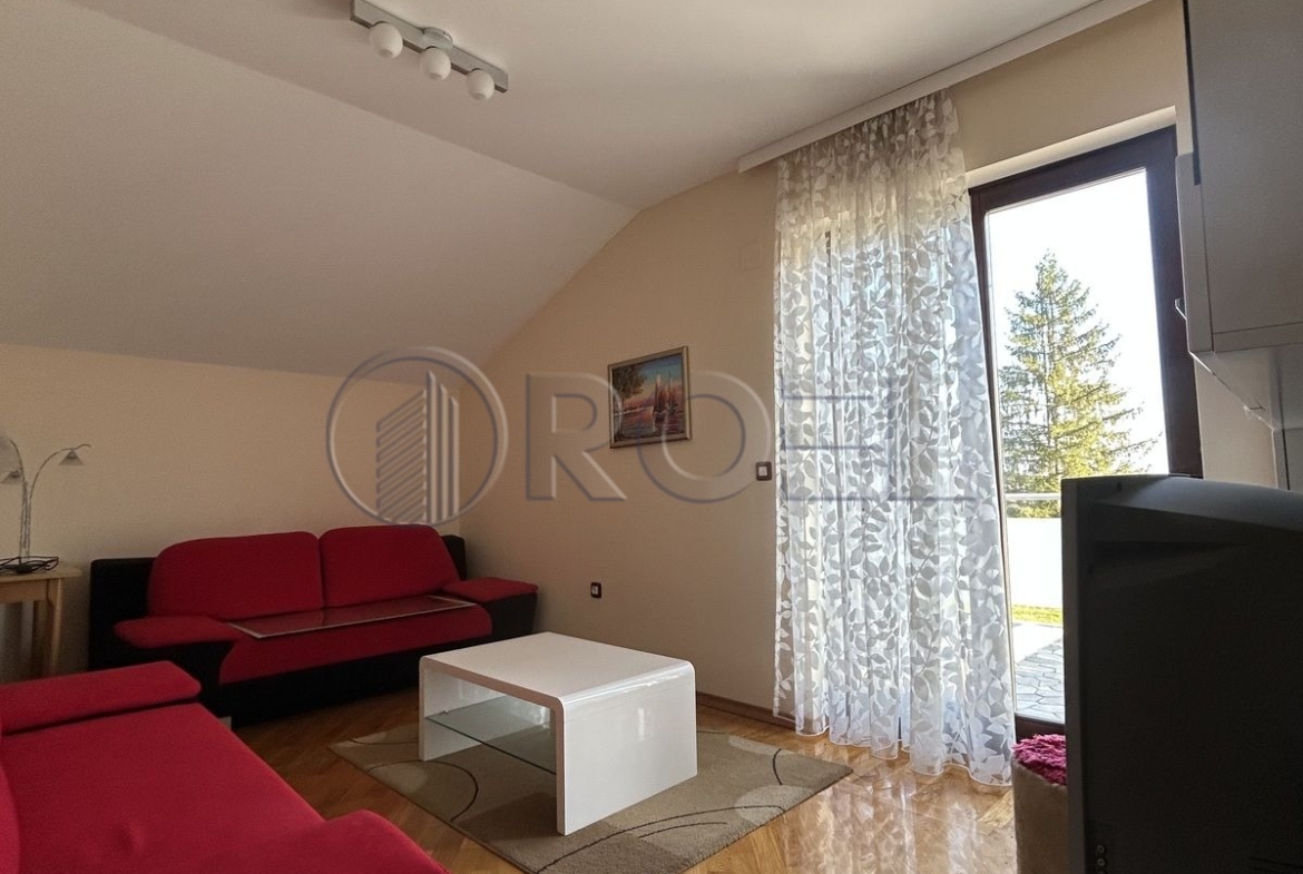Lasinje, dvoetažna trosobna kuća 167m2 s velikom okućnicom, prodaja
