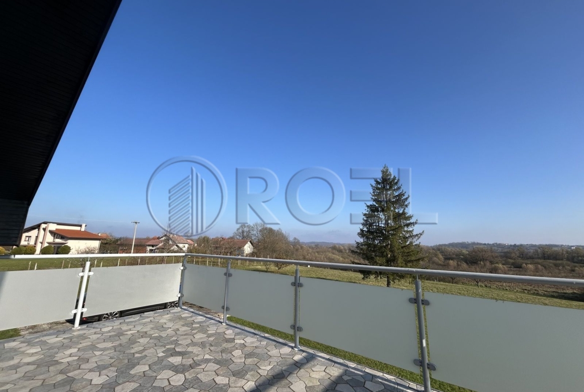 Lasinje, dvoetažna trosobna kuća 167m2 s velikom okućnicom, prodaja