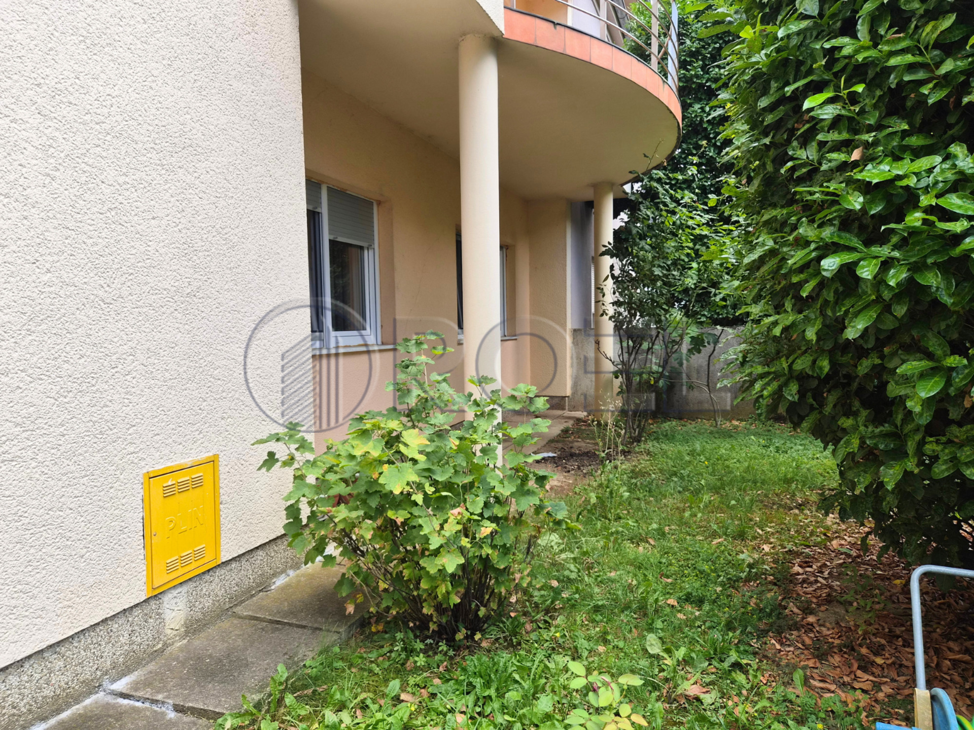 Zagreb, dugi dol odličan trosoban stan NKP 80 m2